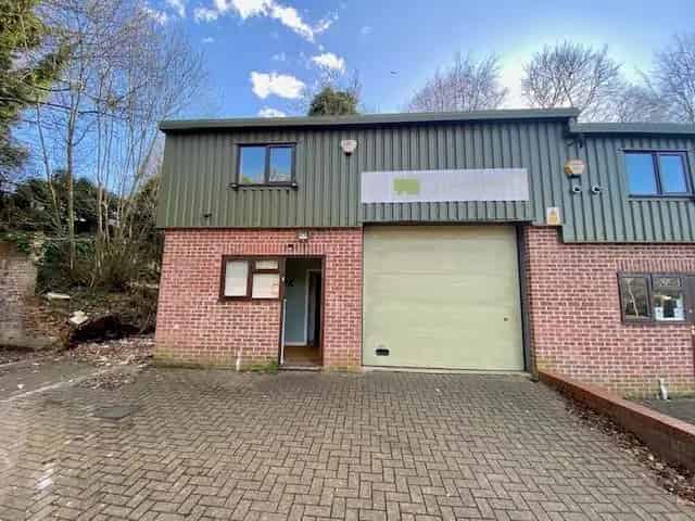 Industrial Warehouse Unit To Let