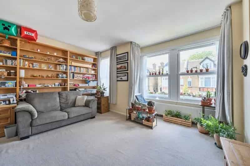 Two Bedroom Edwardian Conversion Near Enfield Town Station