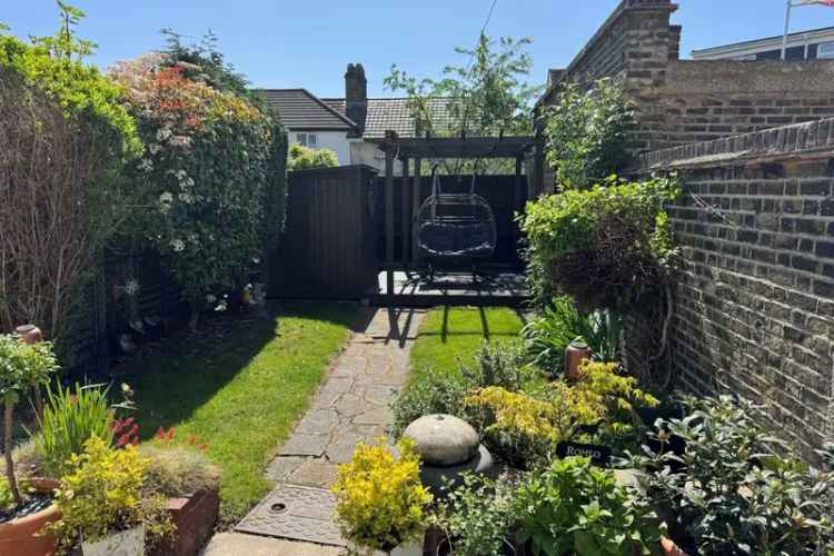 Two Bedroom Mid-Terrace House Near Upney Station
