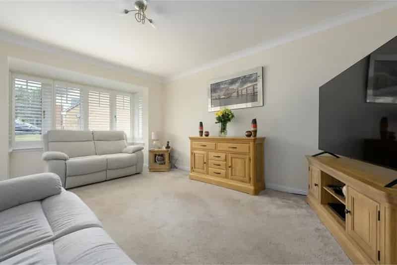 4 Bed Detached House with 1 Reception Room