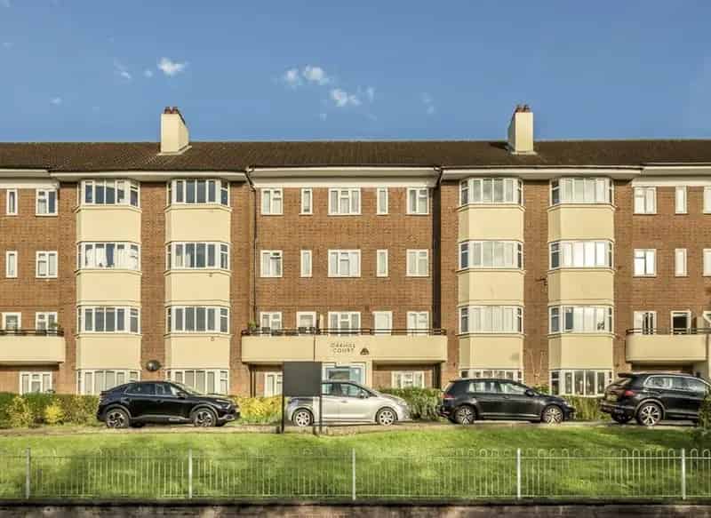 2 Bedroom Flat Honor Oak Park Station Off Road Parking