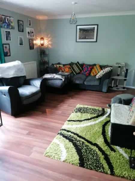 Large 2 Bed Flat Near Town Centre Schools and College