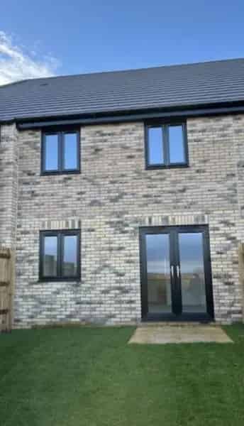 3 Bed House Swap Near Primary School and Town Centre
