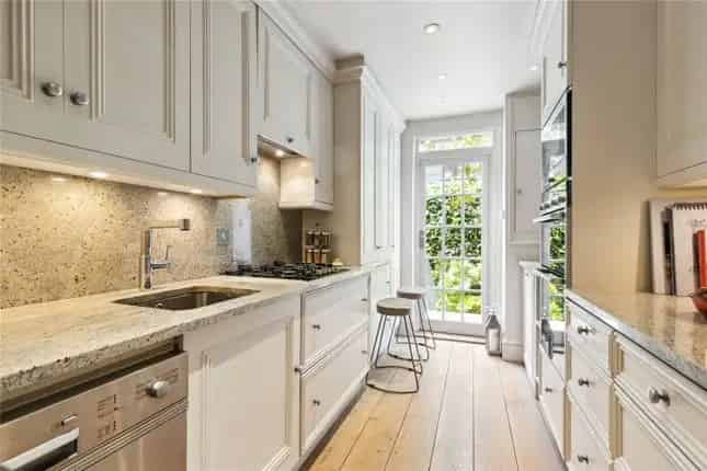 2-Bedroom Maisonette with Private Garden in Chelsea SW10
