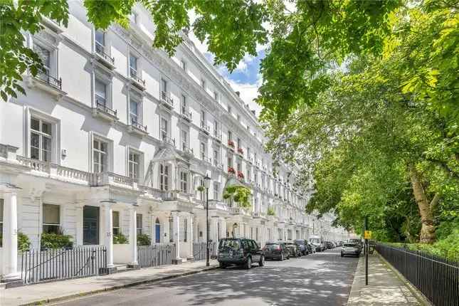 Flat for sale in Cadogan Place, London, Kensington And Chelsea SW1X