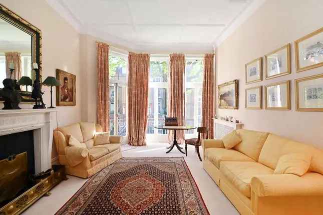 Flat for sale in Egerton Gardens, London SW3