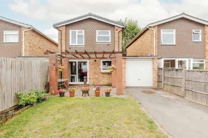 3 Bedroom Link Detached House for Sale
