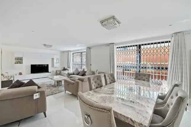 7 Bedroom House for Sale in Mapesbury Conservation Area NW2