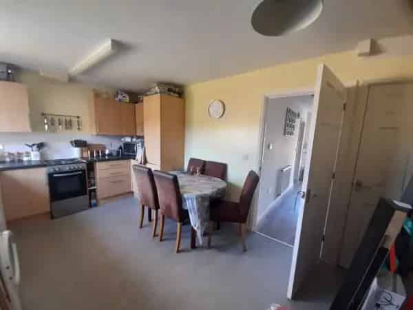 Large Family Home with Garden and Parking