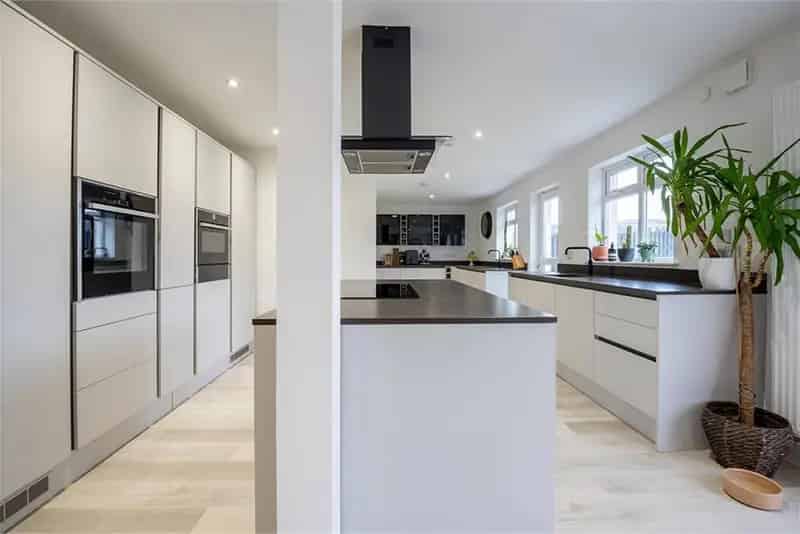 5 Bed Detached House with 1 Reception Room