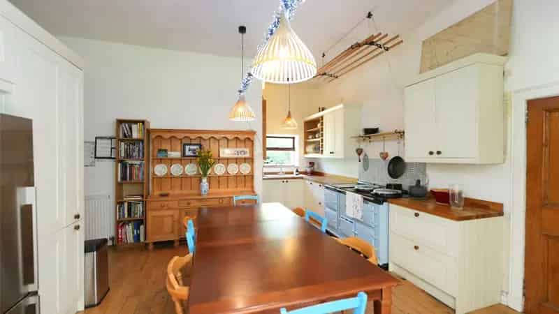 Seaview House: 4-Bedroom Cottage with Extensive Gardens and Equestrian Access