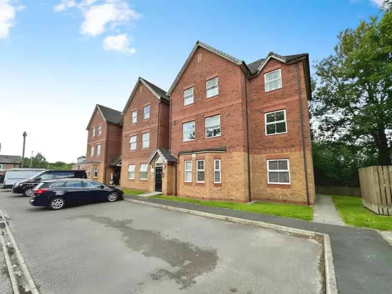 2 Bedroom Ground Floor Apartment For Sale