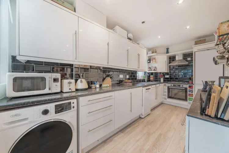 3 Bedroom House Near Forest Hill Station