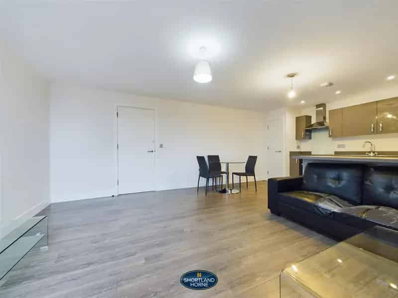 2 Bedroom Apartment Near Coventry City Centre