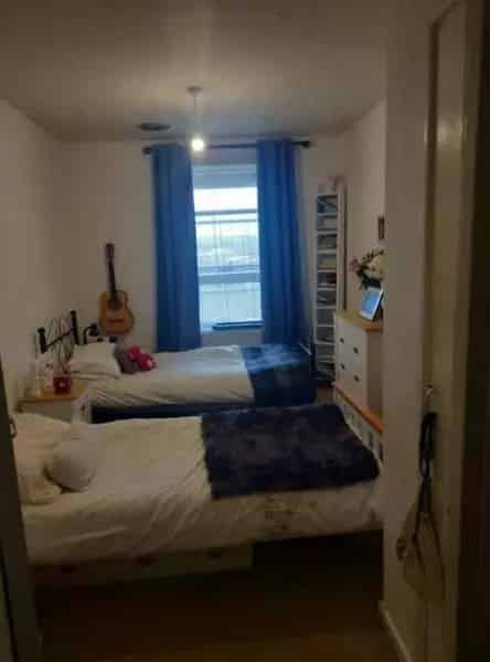 Two Bed Flat Home Office Near Clapham Junction