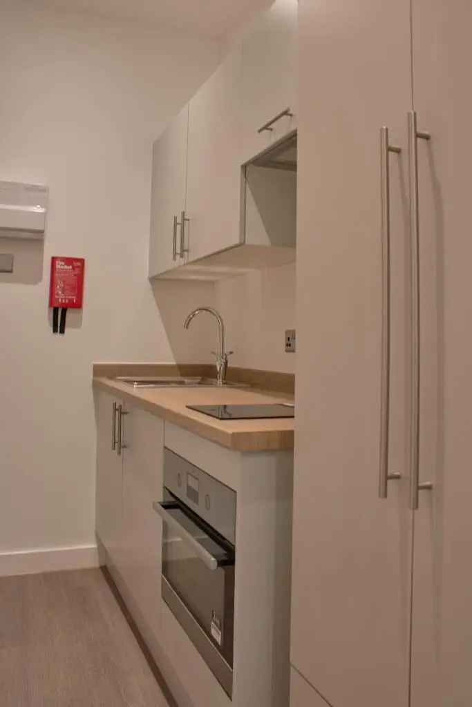 Studio Flat near Cabot Circus - Ideal for Students