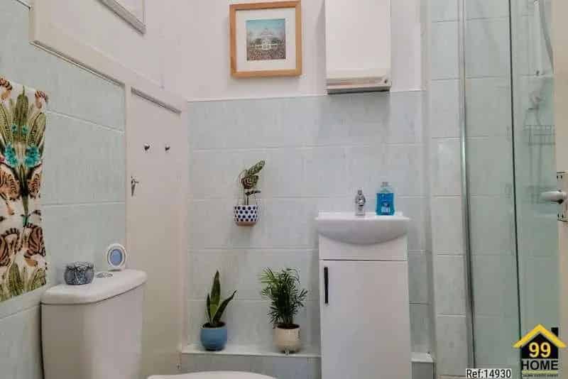 2 Bed Top Floor Apartment for Sale Oakhill Park