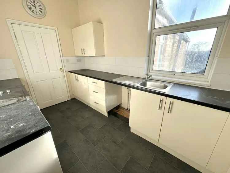 Flat For Rent in Patrick Street, Grimsby, England