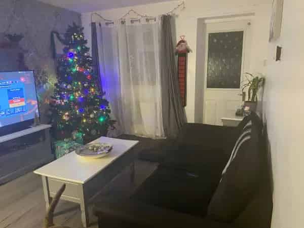 2 Bedroom Semi Detached Bungalow Big Garden Near Schools Shops