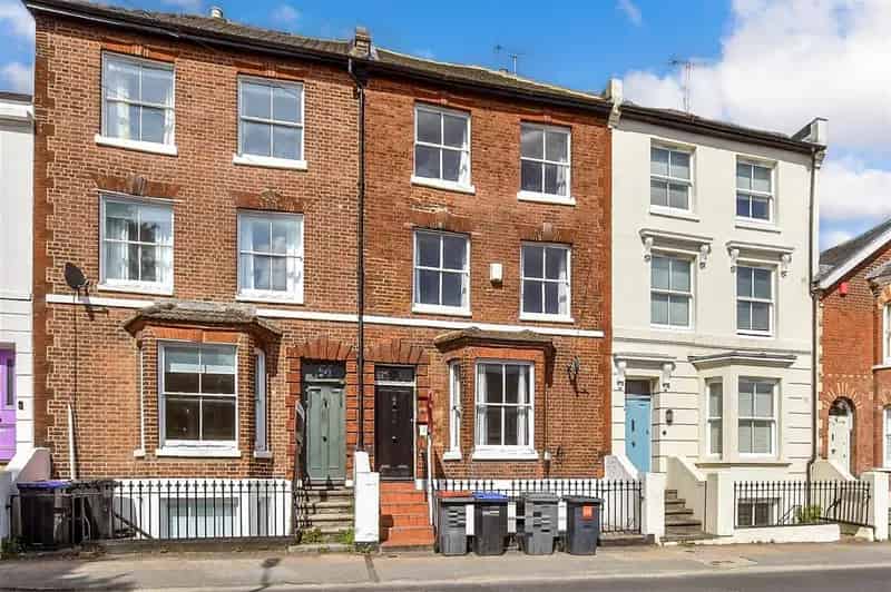 7 Bedroom Teraced House for Sale by Auction