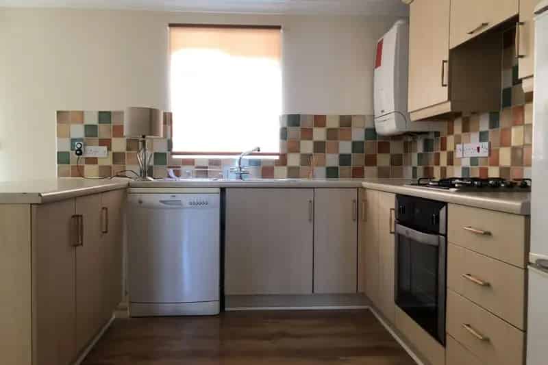 3-Bedroom End Terrace House with Off-Road Parking and Zero Deposit Option