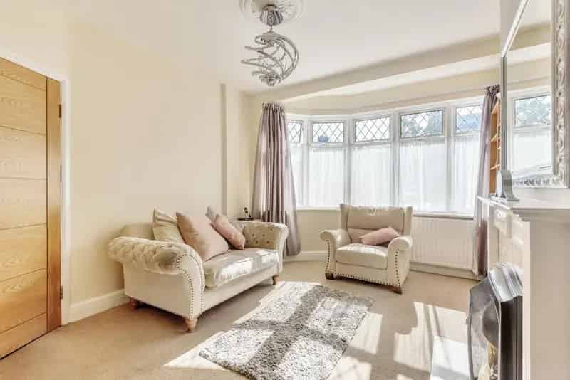 1930s Semi Detached House Large Reception Room Modern Kitchen Garage