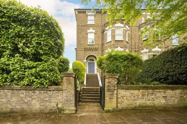 2 Bedroom Flat for Sale in Hampstead NW3