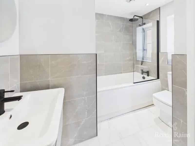 3 Bedroom Semi Detached House for Sale Scarborough