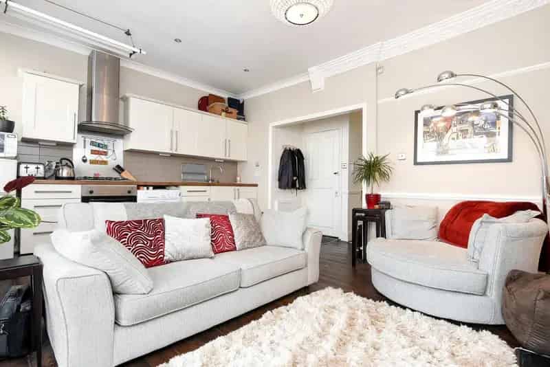 Two Bedroom Apartment Near Clapham Junction Station