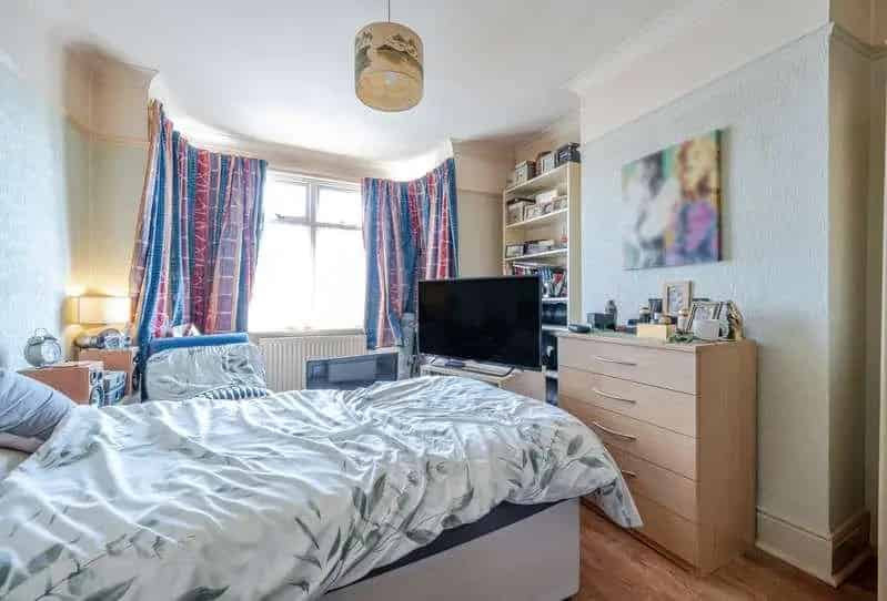 3 Bed House for Sale Near Kings Chase Shopping Centre