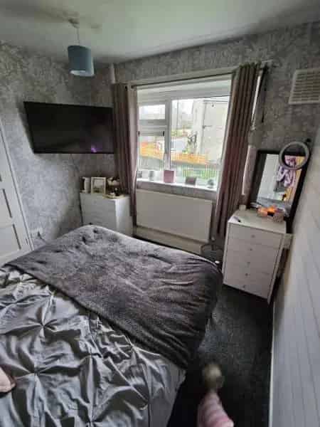 1 Bedroom Flat Upstairs with Large Garden Pets Allowed