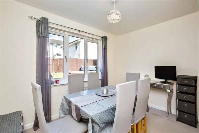 4 Bed Detached House with 2 Reception Rooms and Large Garden