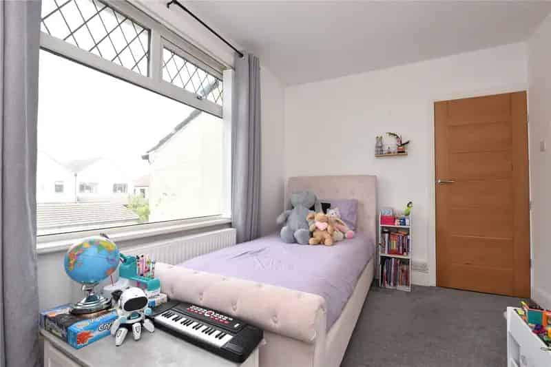3 Bed Semi-Detached House LS28 Spacious Family Home