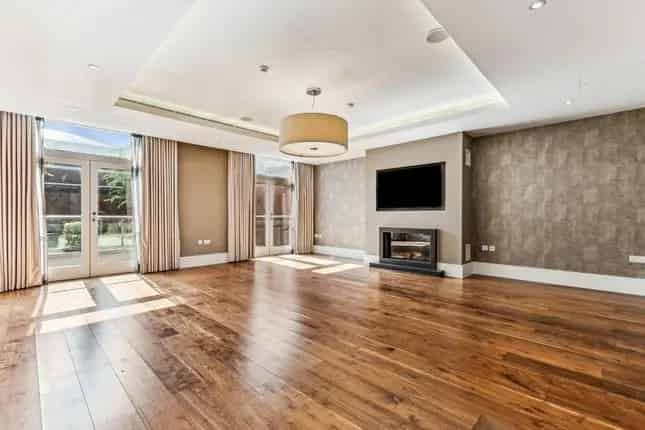 Modern Family Townhouse in Gated Community Wimbledon