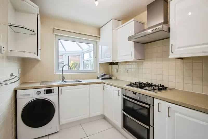 3 Bed Detached House with Conservatory and Garage