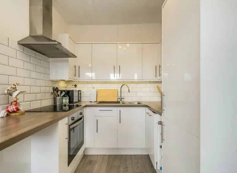 Two Bedroom Victorian Apartment Top Floor Tenant In Situ