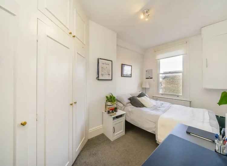 Flat For Sale in West End Lane, London, England