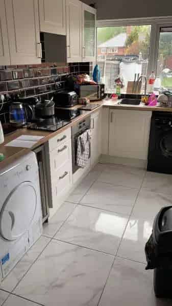 Large 3 Bedroom House with New Kitchen and Bathroom