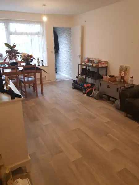 Bungalow For Rent in Stevenage, England