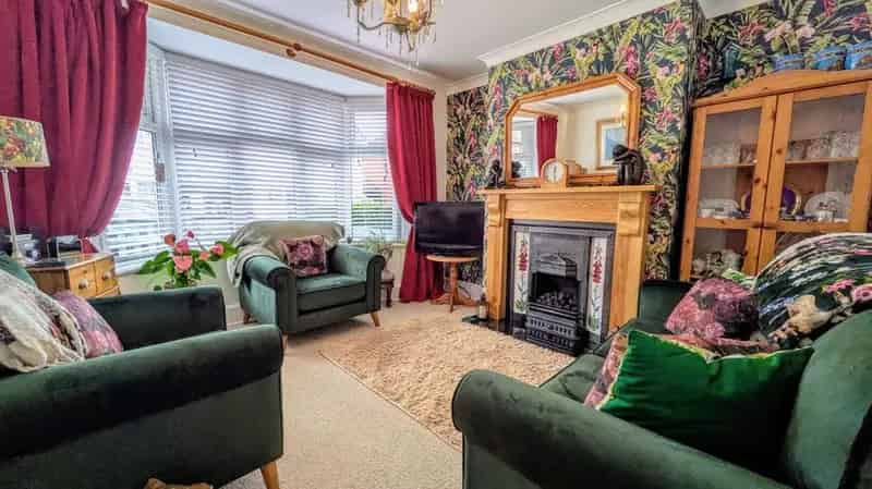 3 Bedroom Semi Detached House for Sale Evesham Worcestershire WR11