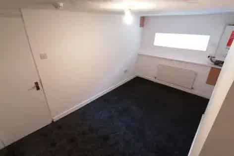 1 Bed Flat Manchester Longsight - Modern Renovation - Working Professionals Only