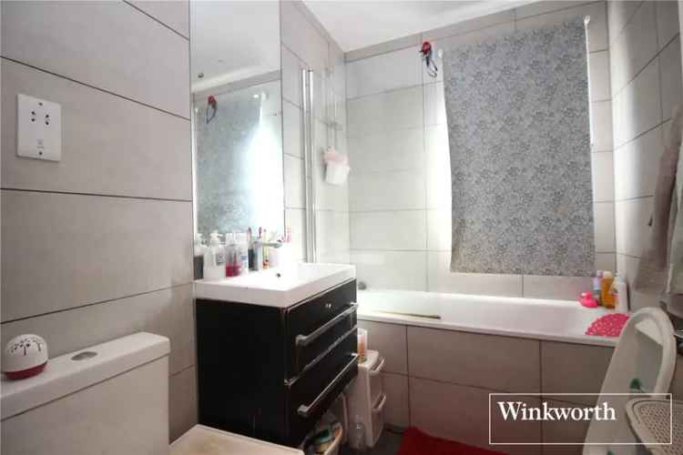 2 Bedroom Apartment Borehamwood Elstree House Concierge Parking Gym Balcony