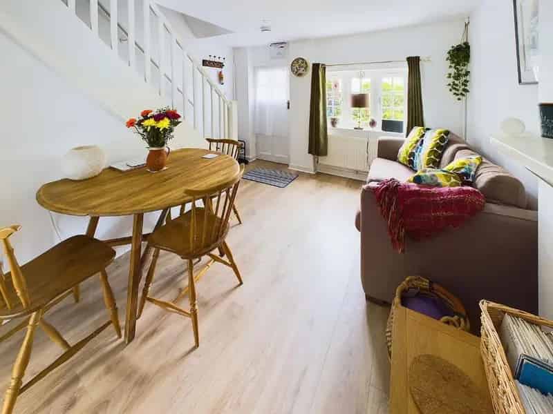 2 Bed Fisherman's Cottage Near Seafront