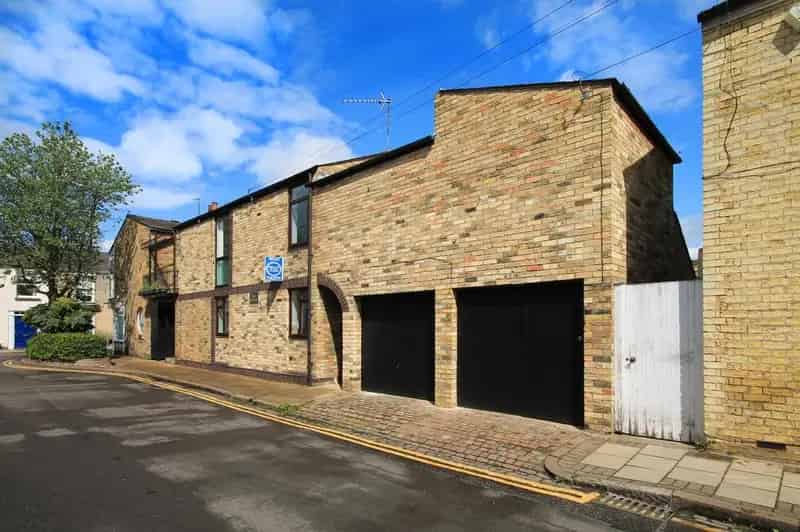2 Bedroom Semi-Detached House to Rent