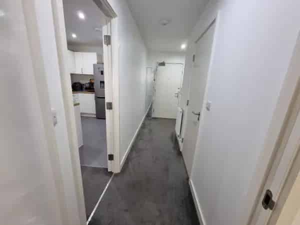 Spacious 1-Bed Apartment Near Asda DLR Station