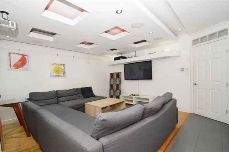 4 bedroom Flat
 To Let