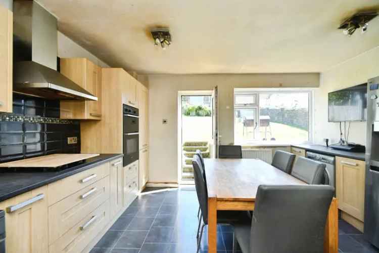 Four Bedroom Semi-Detached House Near Kemp Town Brighton