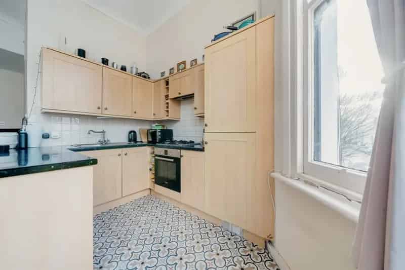 Spacious Flat near West Kensington Station