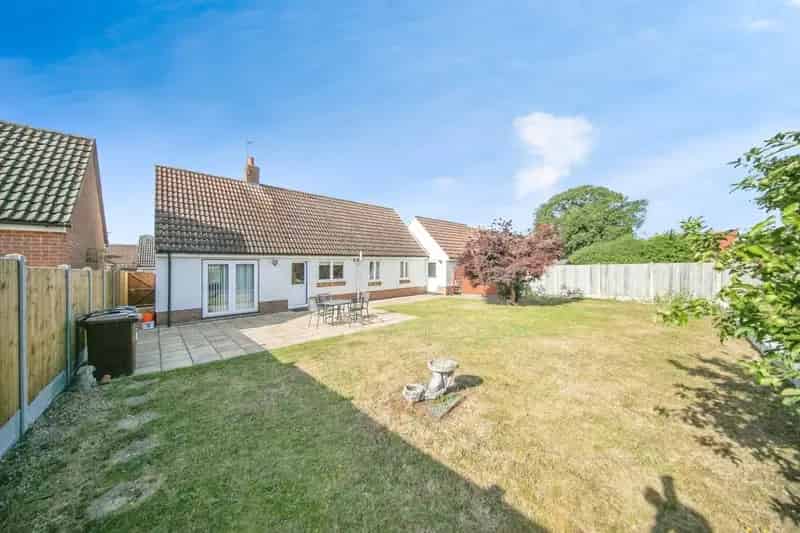 3 Bed House with Garage and Garden