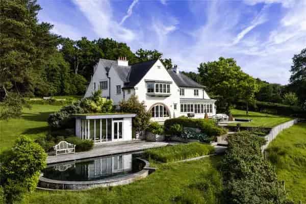 Exceptional 5-Bedroom Country House with Pool and Tennis Court